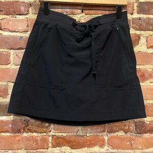 Athleta Chelsea Cargo Skort Black Size 8 #980192 Skirt